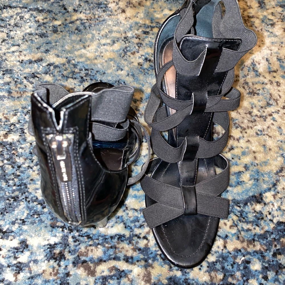 HEELS - Picture 2 of 3